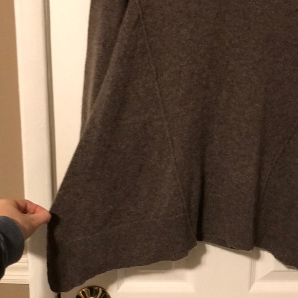 Scoop NYC brown cashmere v neck sweater - Picture 2 of 3